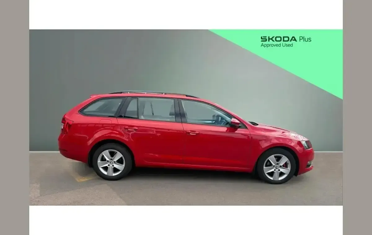 Used Skoda Octavia SE 147 HP (108 kW) 2018 Red Estate