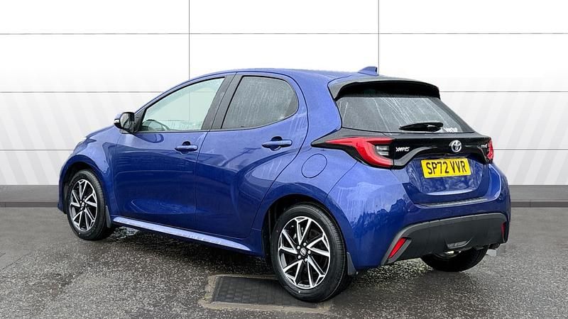 Used Toyota Yaris Hybrid Design 116 HP (85 kW) 2022 Blue Hatchback
