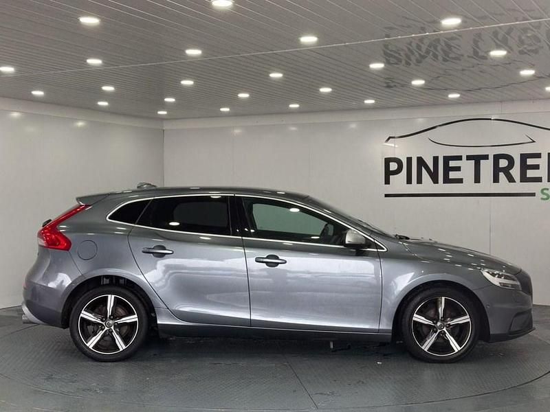 Used Volvo V40 R-Design 120 HP (88 kW) 2018 Grey Hatchback