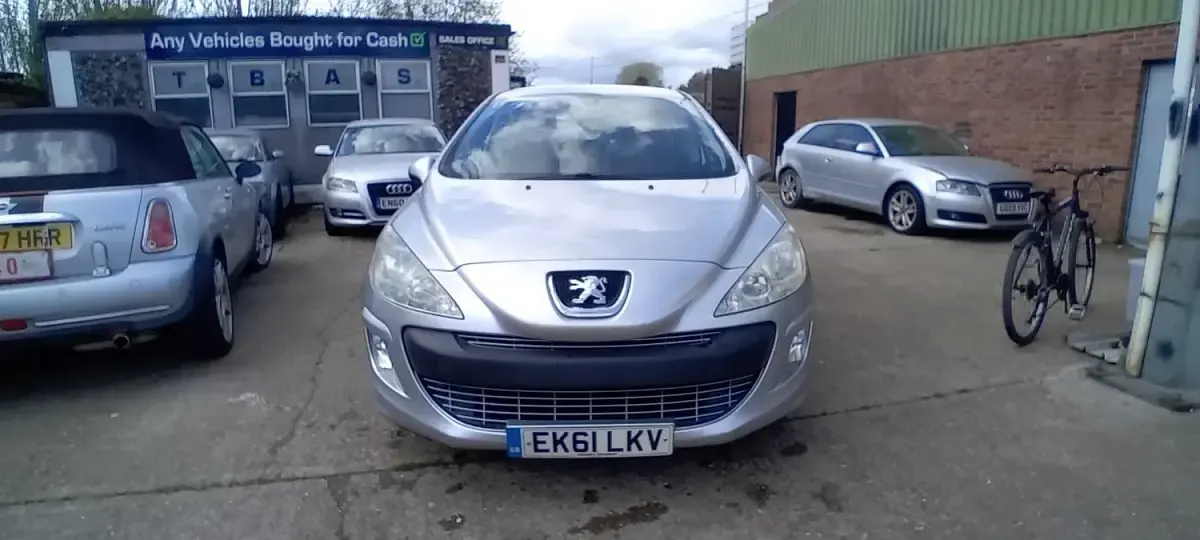 Usado Peugeot 308 Envy 98 HP (72 kW) 2011 Prateado Citadino