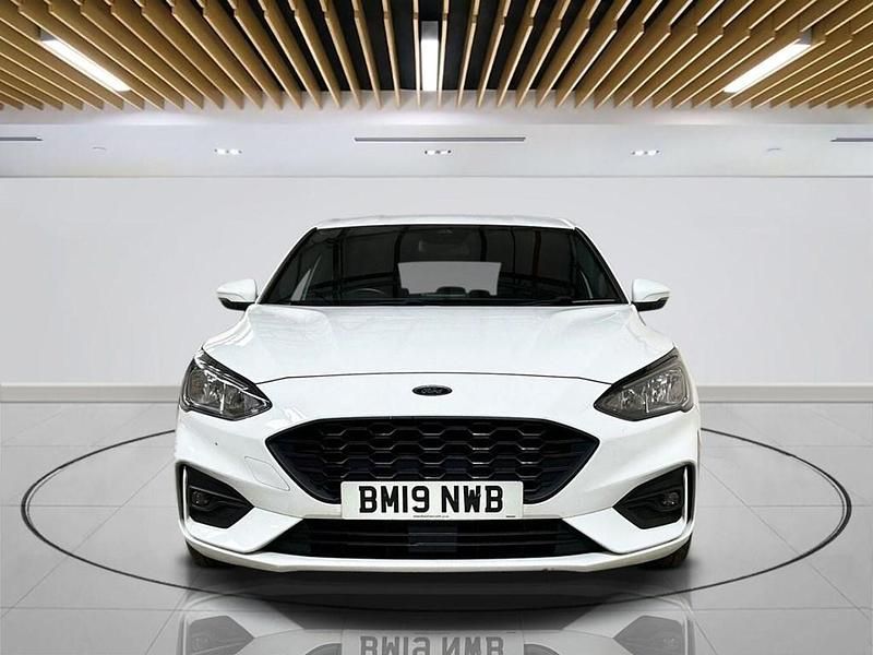Used Ford Focus ST-Line 125 HP (91 kW) 2019 White Hatchback