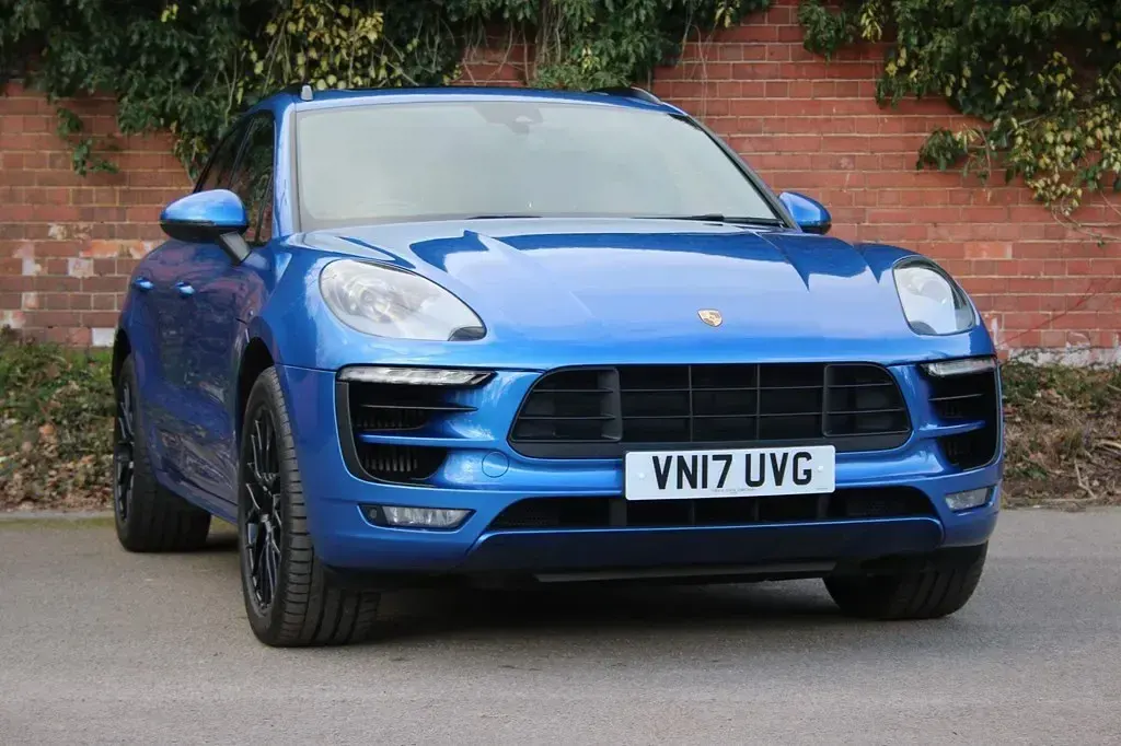 Used Porsche Macan 355 HP (261 kW) 2017 Blue SUV