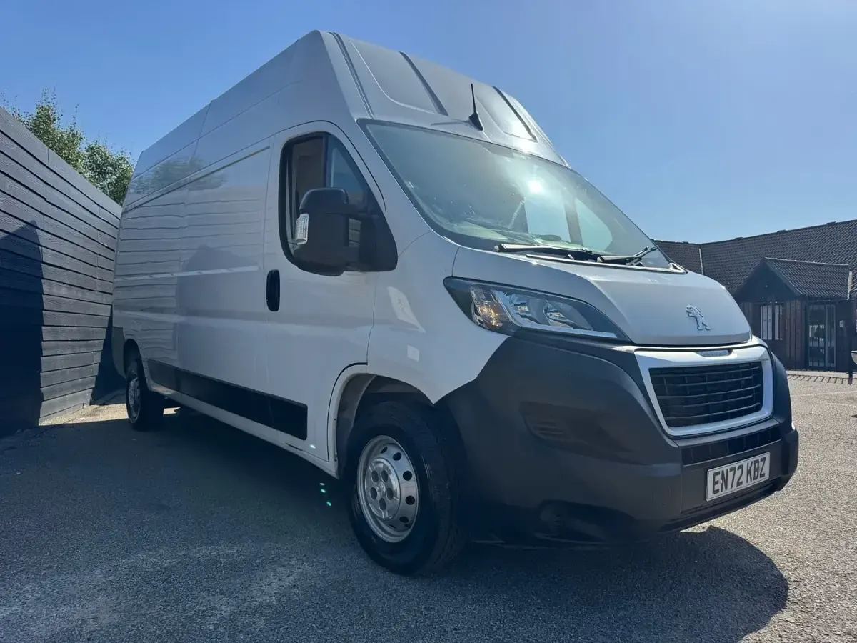 Used Peugeot Boxer Premium 140 HP (102 kW) 2023 White Van