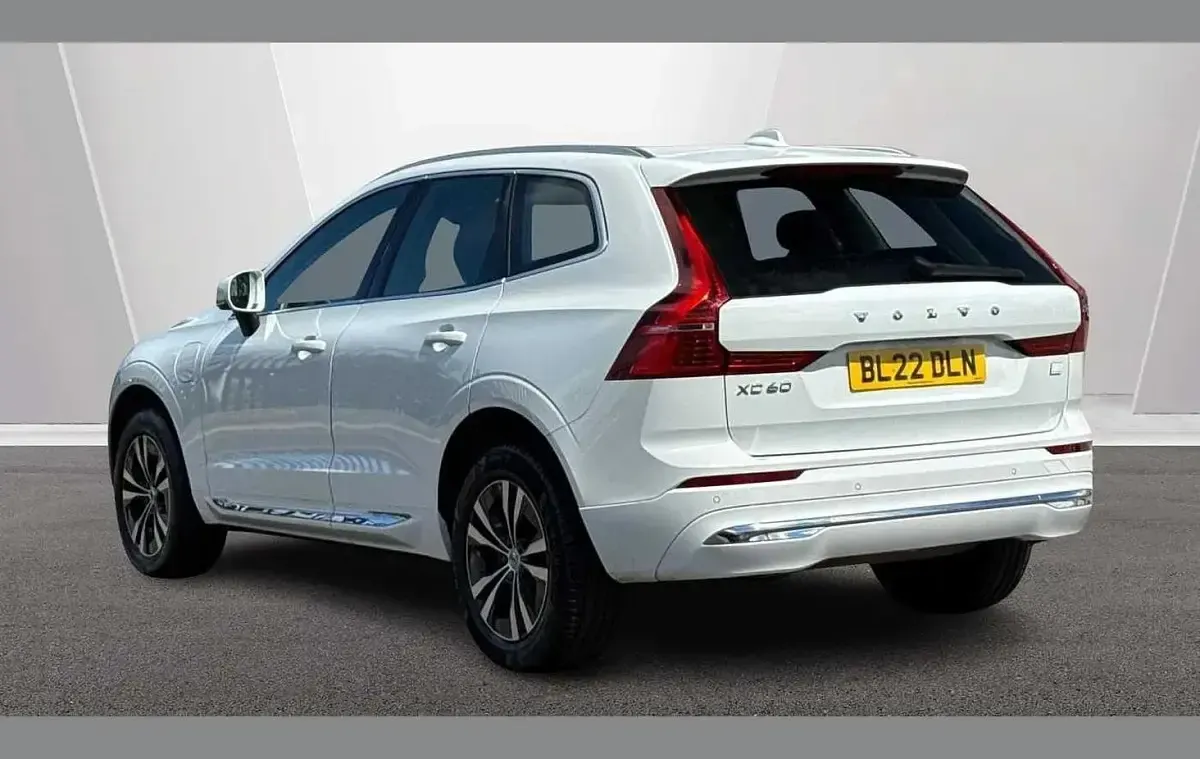 Used Volvo XC60 Inscription 344 HP (253 kW) 2022 White SUV