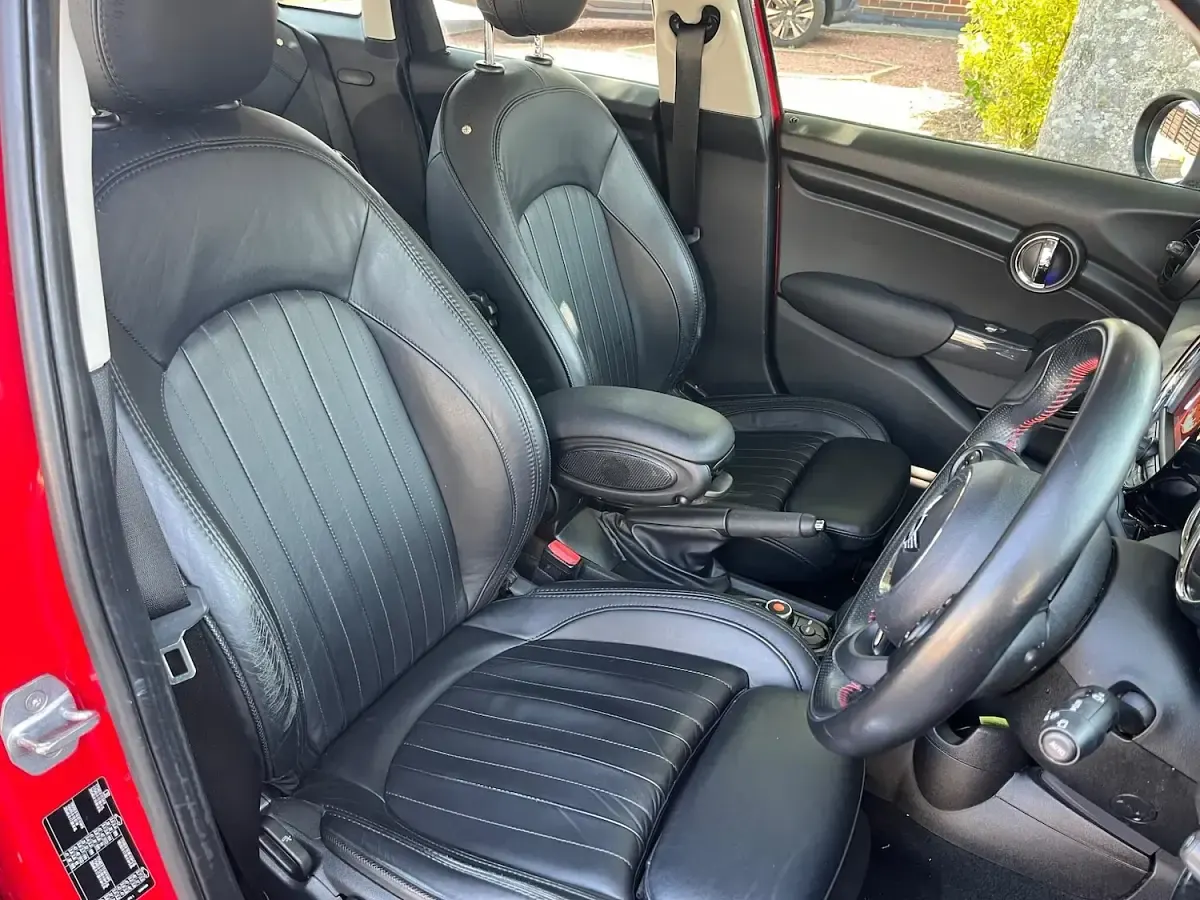 Used Mini Cooper Hatch 136 HP (100 kW) 2018 Red Hatchback