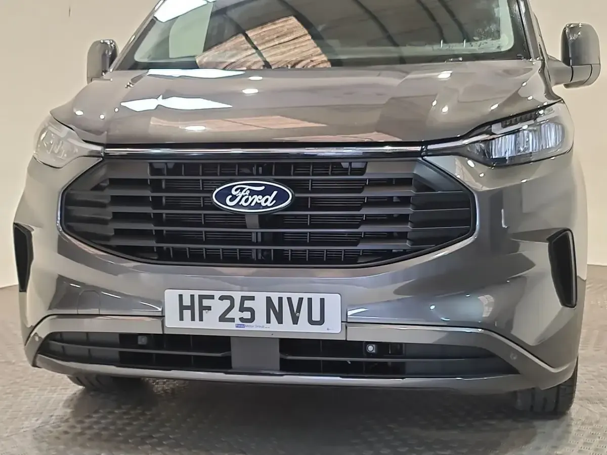 Used Ford Transit Custom Limited 136 HP (100 kW) 2025 Grey Estate