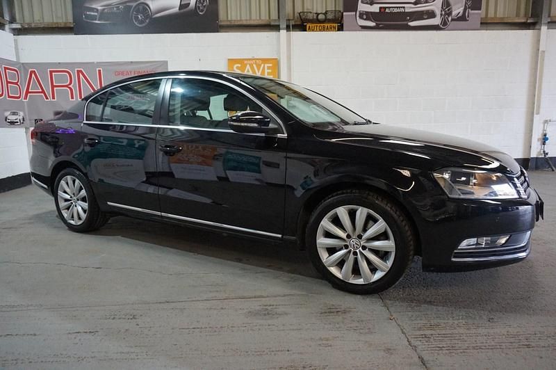 Used VW Passat SE 2011 Black Sedan