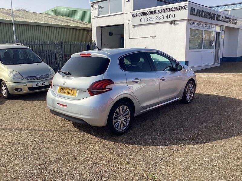 Used Peugeot 208 Allure 110 HP (80 kW) 2016 Silver Hatchback