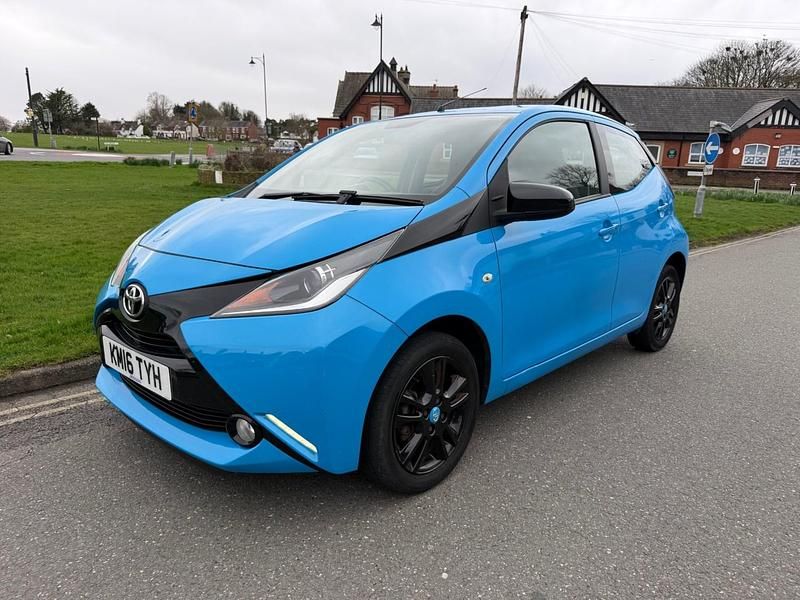 Used Toyota Aygo X-cite 69 HP (50 kW) 2016 Blue metallic Hatchback