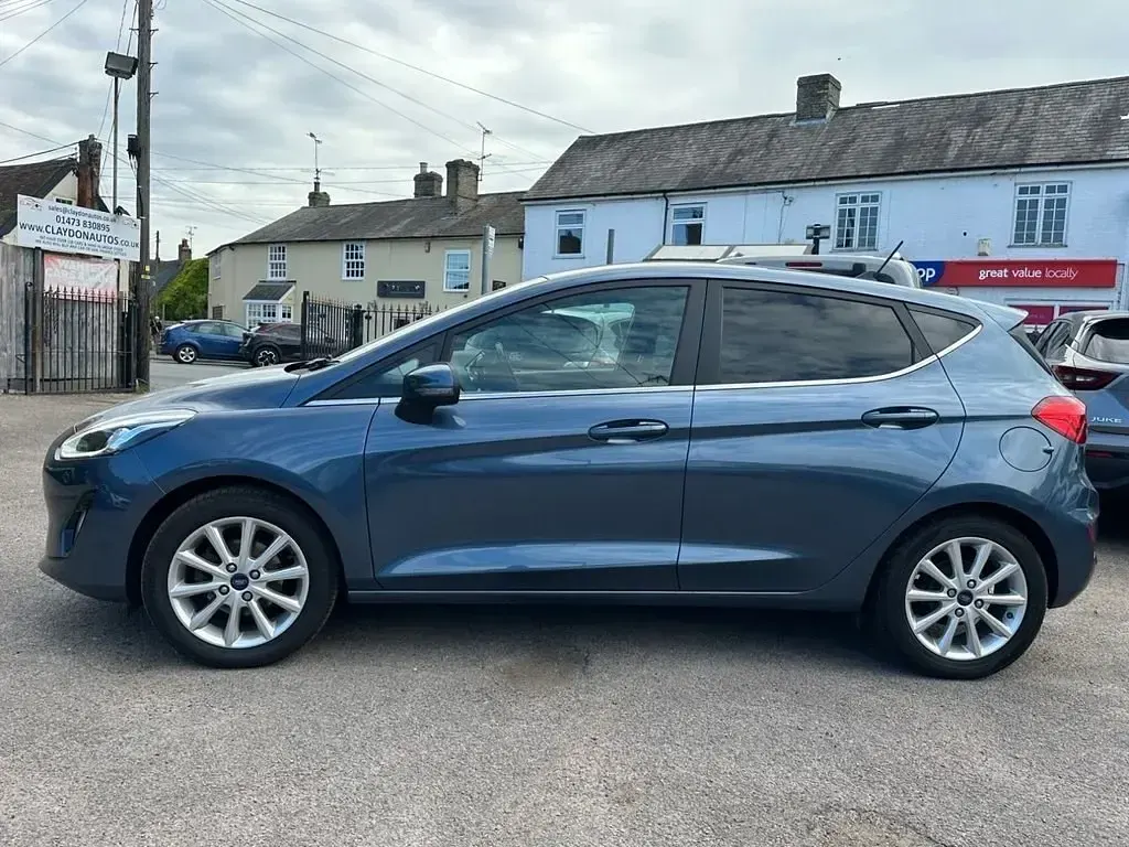 Usado Ford Fiesta Titanium 100 HP (73 kW) 2019 Azul Citadino