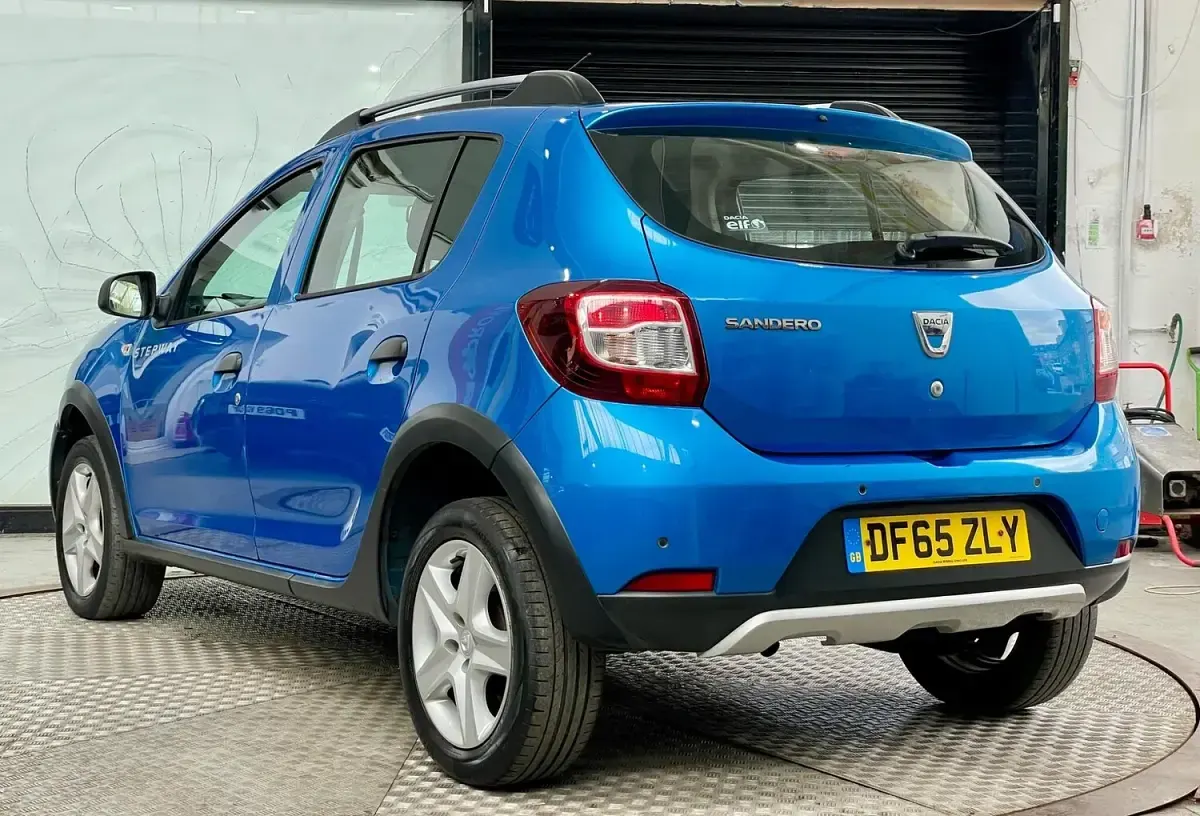 Used Dacia Sandero Lauréate 2015 Blue Hatchback