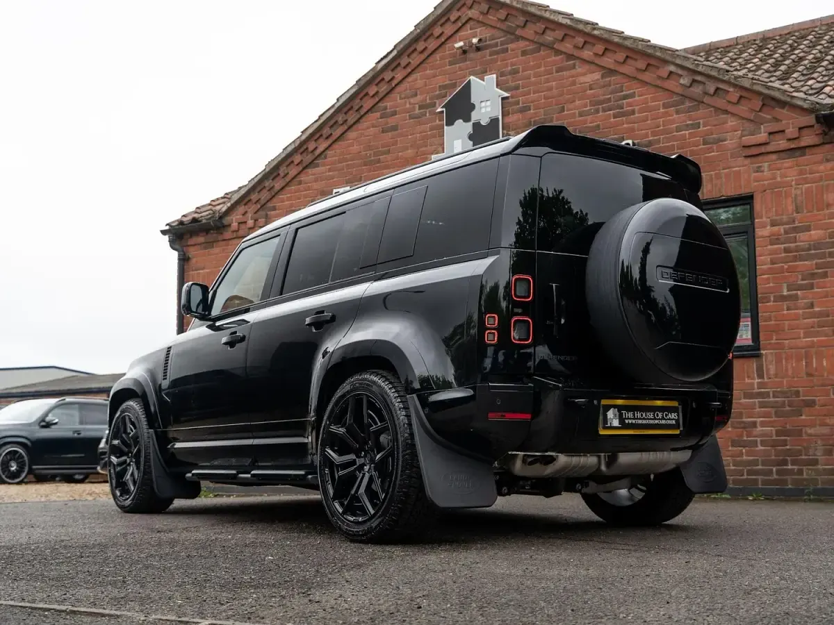 New Land Rover Defender SE Dynamic 2026 Black SUV