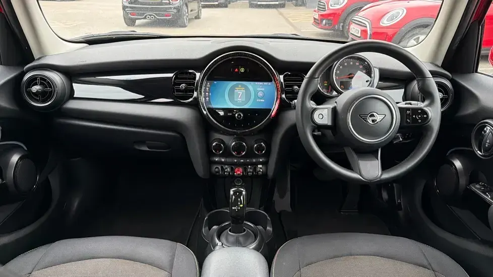 Begagnad Mini Cooper Classic 134 HK (98 kW) 2022 Röd Halvkombi