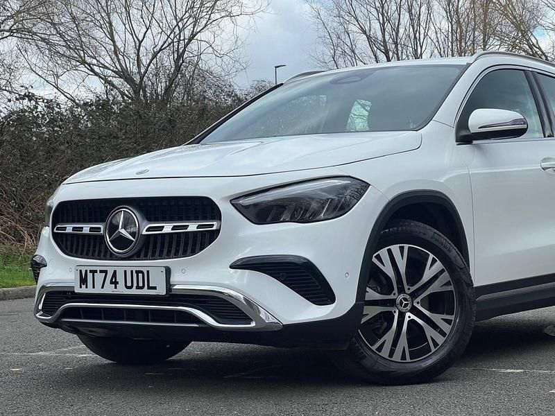 Used Mercedes GLA200 Executive 163 HP (119 kW) 2024 White SUV