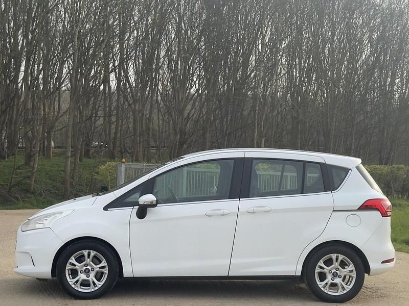 Used Ford B-MAX Zetec 90 HP (66 kW) 2014 White MPV