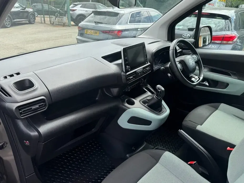 Used Citroën Berlingo Feel 100 HP (73 kW) 2019 Grey MPV