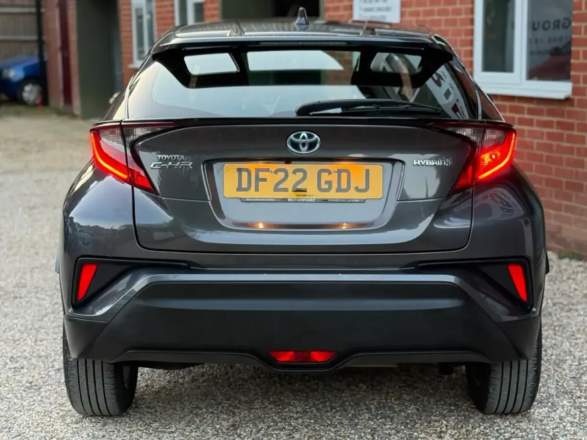 Usado Toyota C-HR 122 CV (89 kW) 2022 Gris SUV