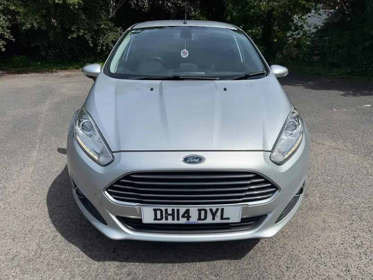 Used Ford Fiesta Titanium 125 HP (91 kW) 2014 Silver Hatchback