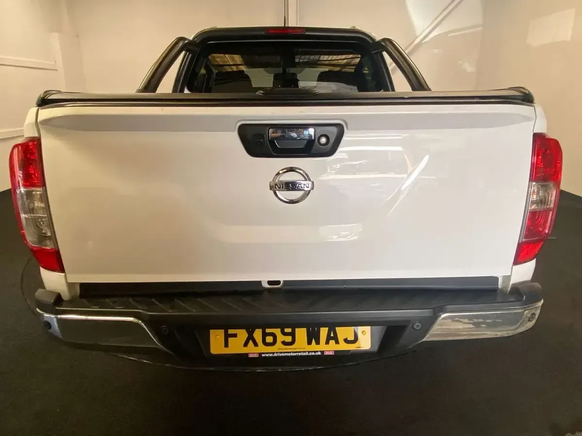 Used Nissan Navara Tekna 190 HP (139 kW) 2020 White Pickup