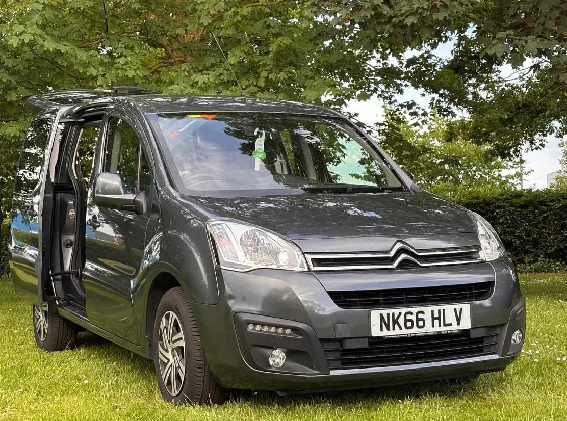 Used Citroën Berlingo Feel 100 HP (73 kW) 2017 Grey MPV