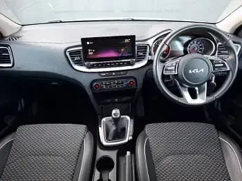 Usado Kia Ceed 158 HP (116 kW) 2022 Branco Citadino