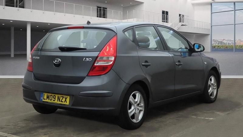 Used Hyundai i30 Comfort 108 HP (79 kW) 2009 Grey Hatchback
