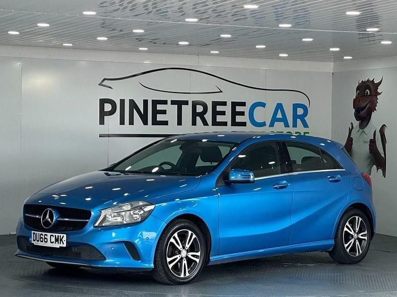 Used Mercedes A180 Executive 122 HP (89 kW) 2016 Blue Hatchback