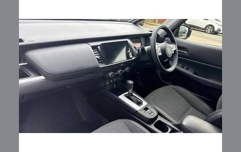 Used Honda Jazz Hybrid 109 HP (80 kW) 2022 White Hatchback