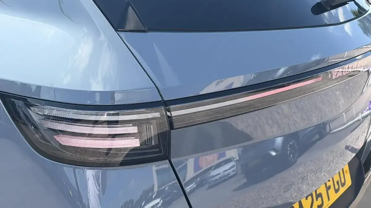 Used Vauxhall Grandland X GSe 143 HP (105 kW) 2025 Grey SUV