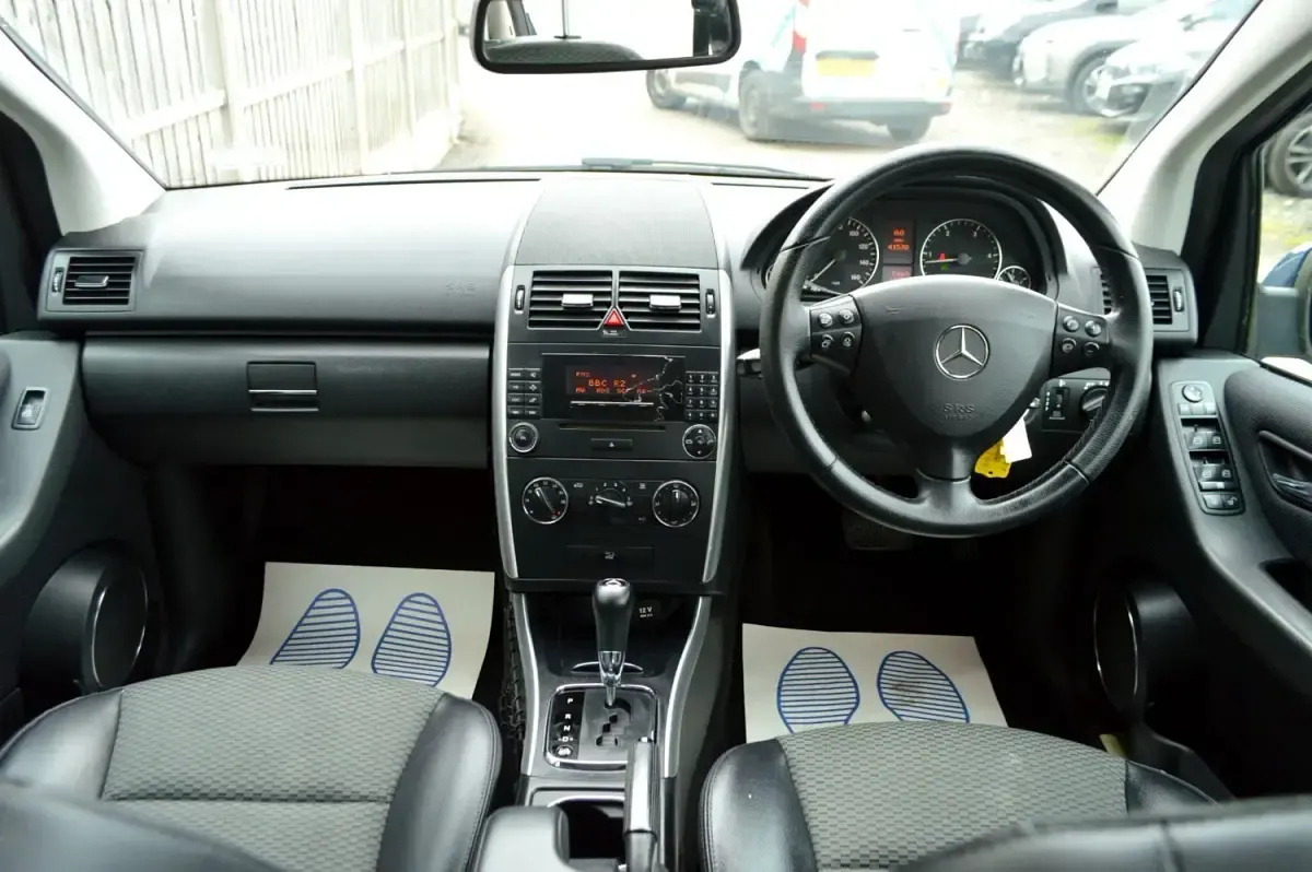 Begagnad Mercedes A180 Avantgarde 2012 Blå Halvkombi