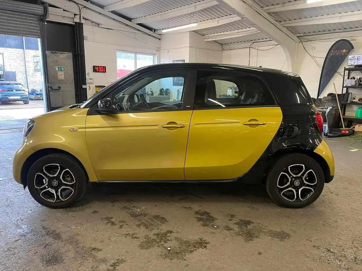 Used Smart ForFour Premium 71 HP (52 kW) 2015 Yellow Hatchback