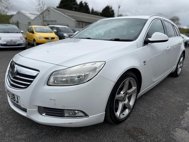 Used Vauxhall Insignia SRi 160 HP (117 kW) 2012 White Estate