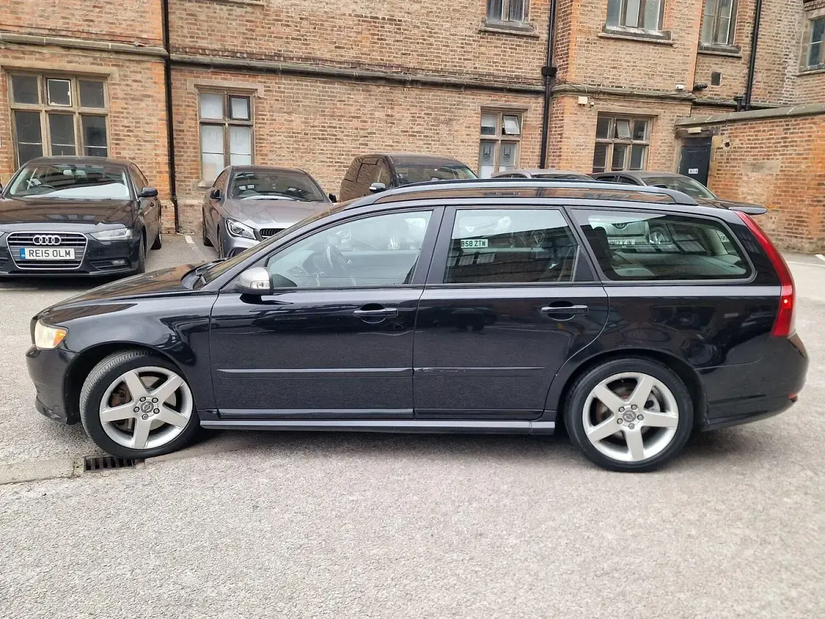 Used Volvo V50 R-Design 134 HP (98 kW) 2009 Black Estate