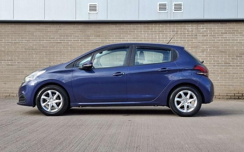 Used Peugeot 208 Active 82 HP (60 kW) 2018 Blue Hatchback