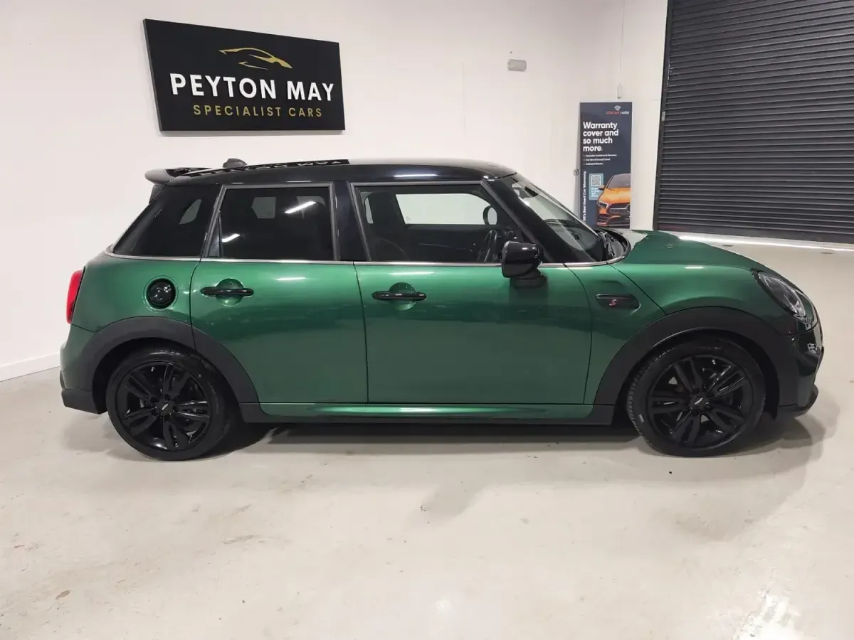 Usado Mini Cooper S Hatch 178 HP (130 kW) 2021 Verde Citadino