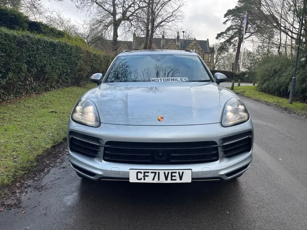 Used Porsche Cayenne 462 HP (339 kW) 2021 Silver SUV