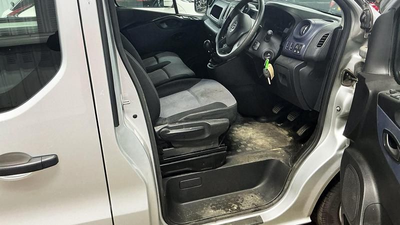 Used Vauxhall Vivaro 125 HP (91 kW) 2018 Silver MPV