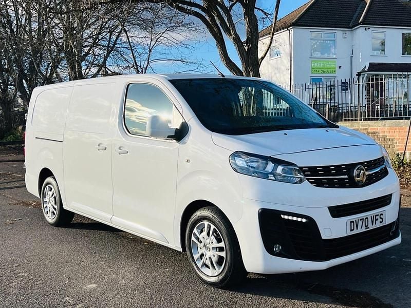 White Used 2020 Vauxhall Vivaro Sportive MPV | £8,995 (Good price) - Image 1/4