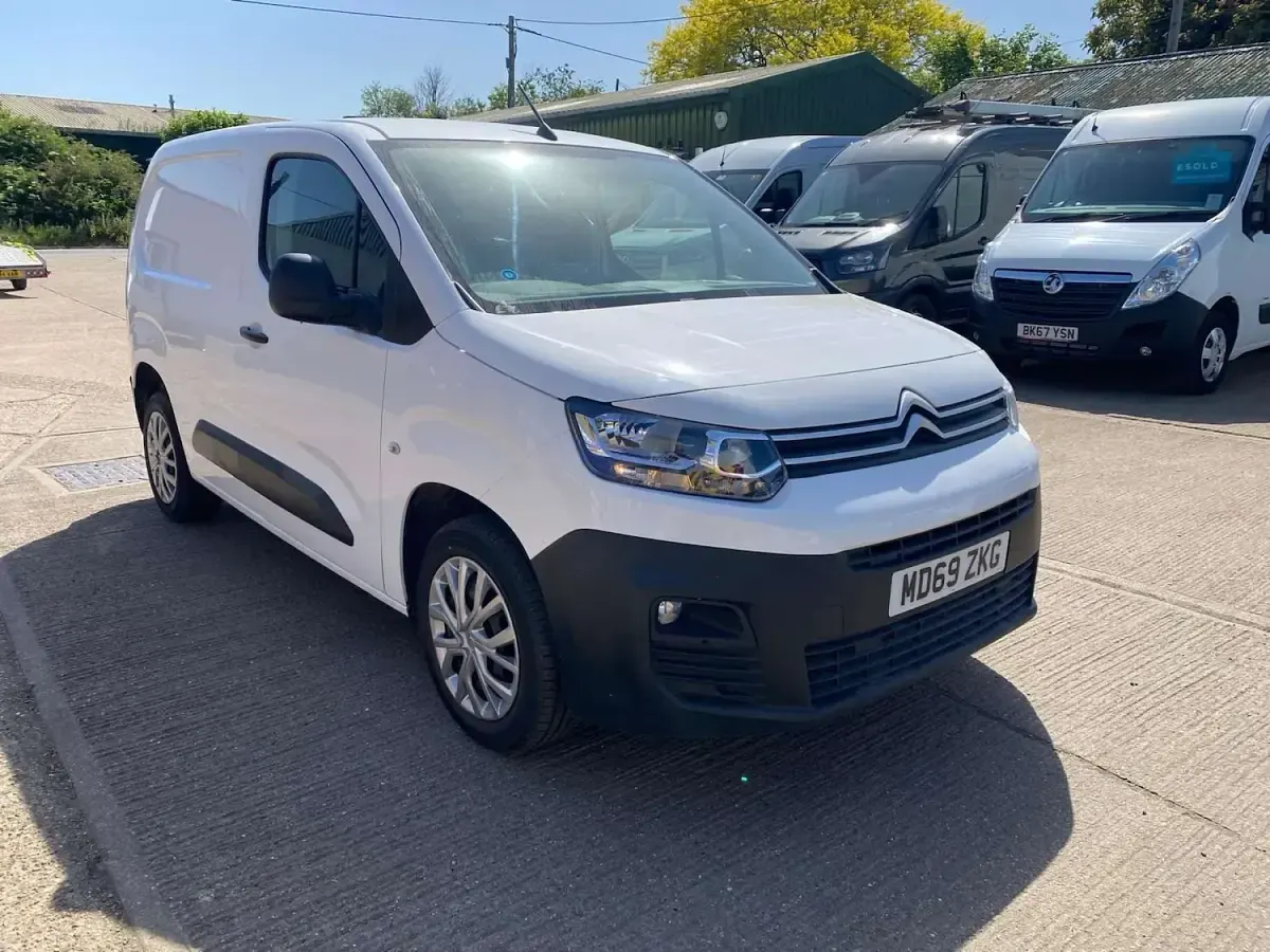Second-hand Citroën Berlingo 100 CP (73 kW) 2020 Alb Monovolum