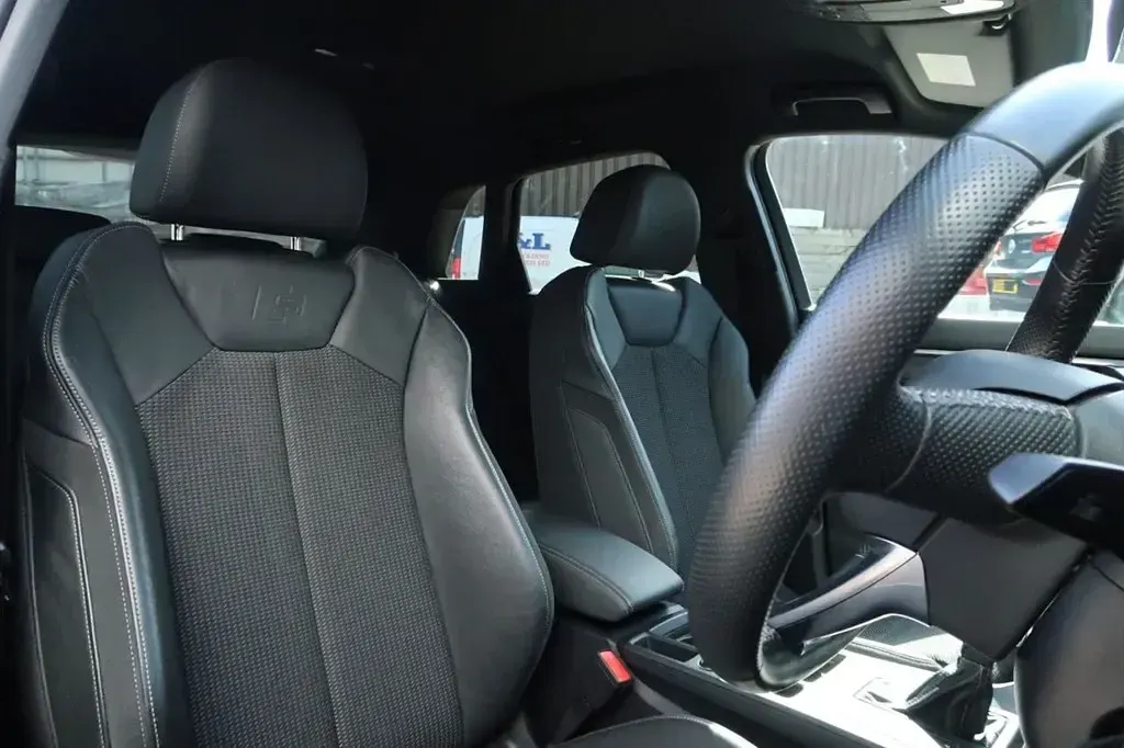 Begagnad Audi Q3 S-Line 150 HK (110 kW) 2019 Grå SUV
