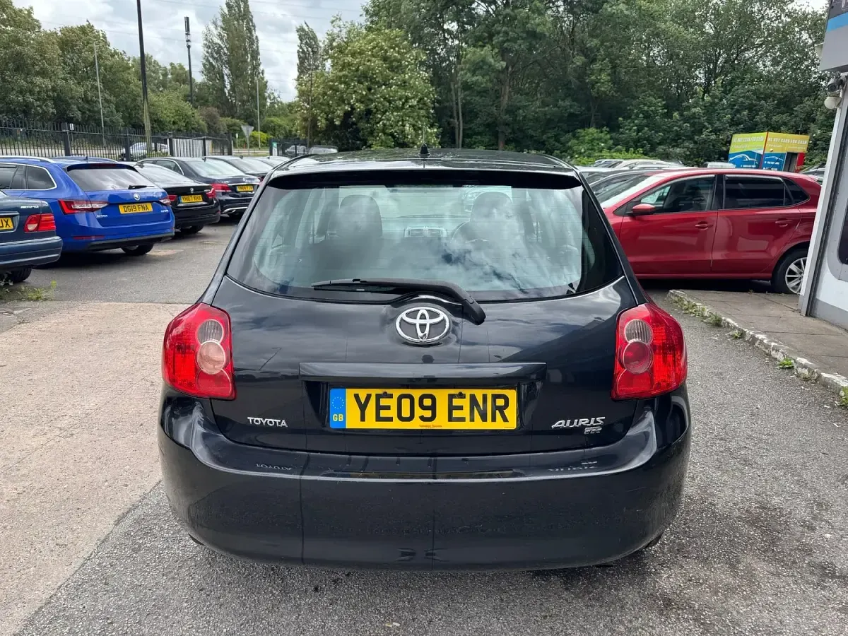 Used Toyota Auris 101 HP (74 kW) 2009 Black Hatchback