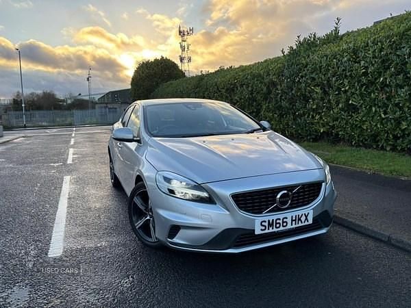 Used Volvo V40 R-Design 120 HP (88 kW) 2016 Silver Hatchback