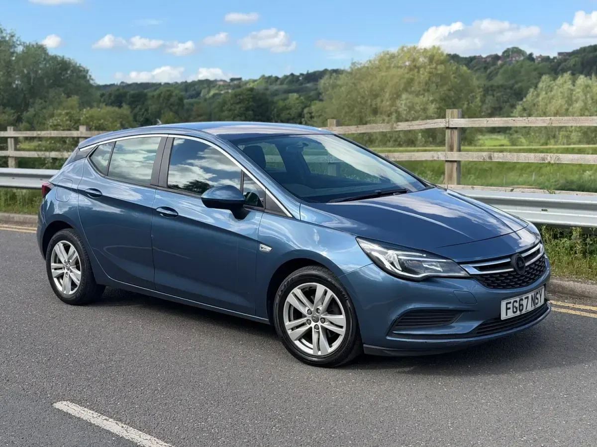 Used Vauxhall Astra 110 HP (80 kW) 2017 Blue Hatchback