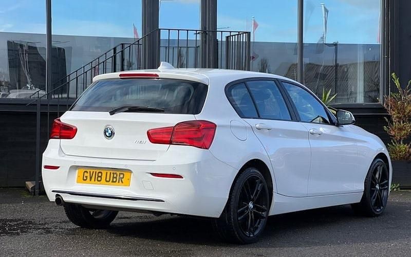 Used BMW 118 Sport Line 136 HP (100 kW) 2017 White Hatchback