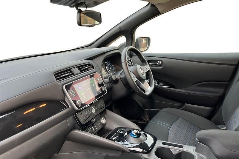 Used Nissan Leaf N-Connecta 110 kW (150 HP) 2022 White Hatchback