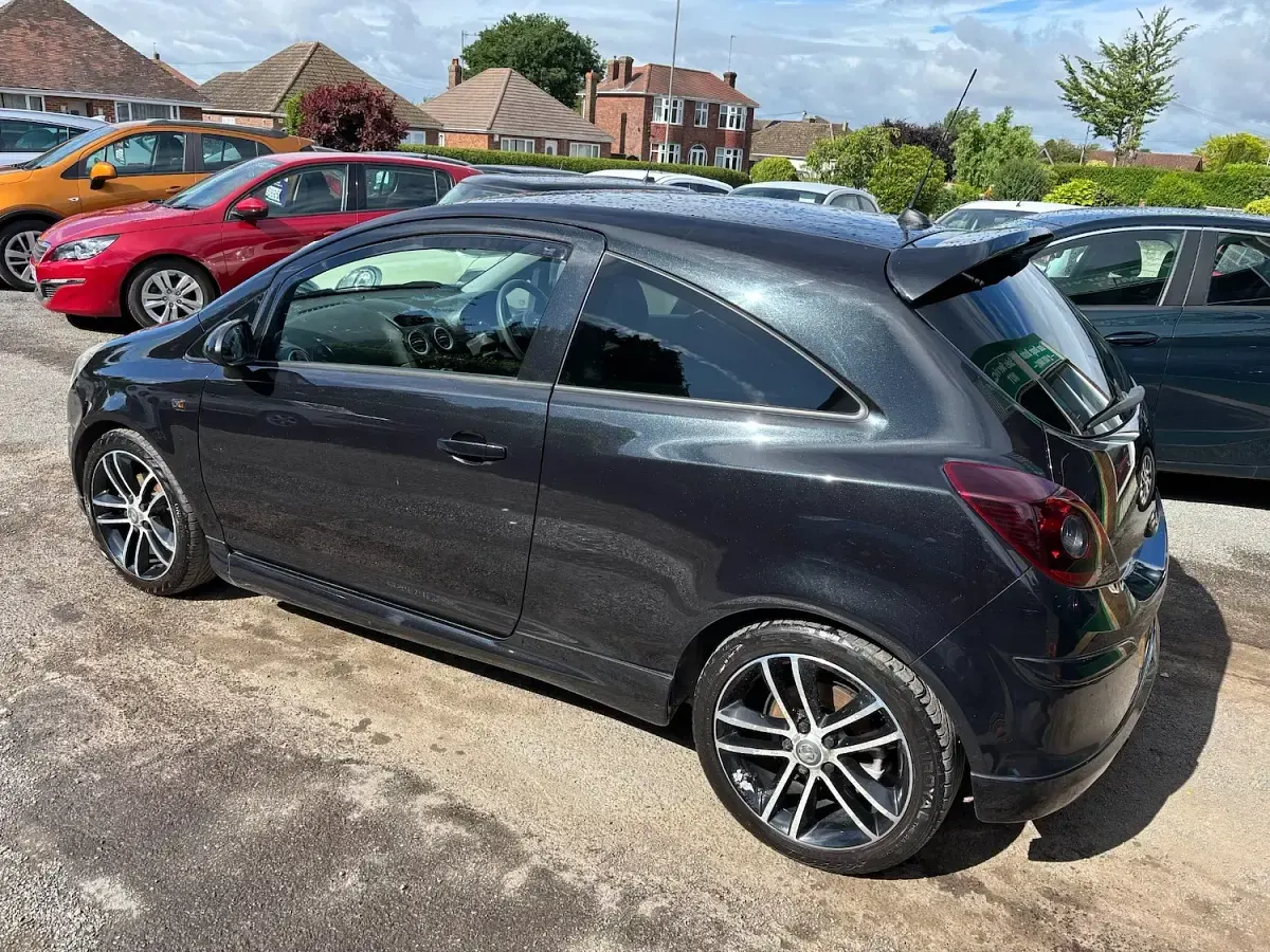 Used Vauxhall Corsa Edition 100 HP (73 kW) 2013 Black Hatchback
