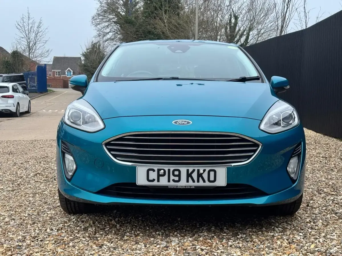 Usado Ford Fiesta Zetec 100 HP (73 kW) 2019 Azul Citadino