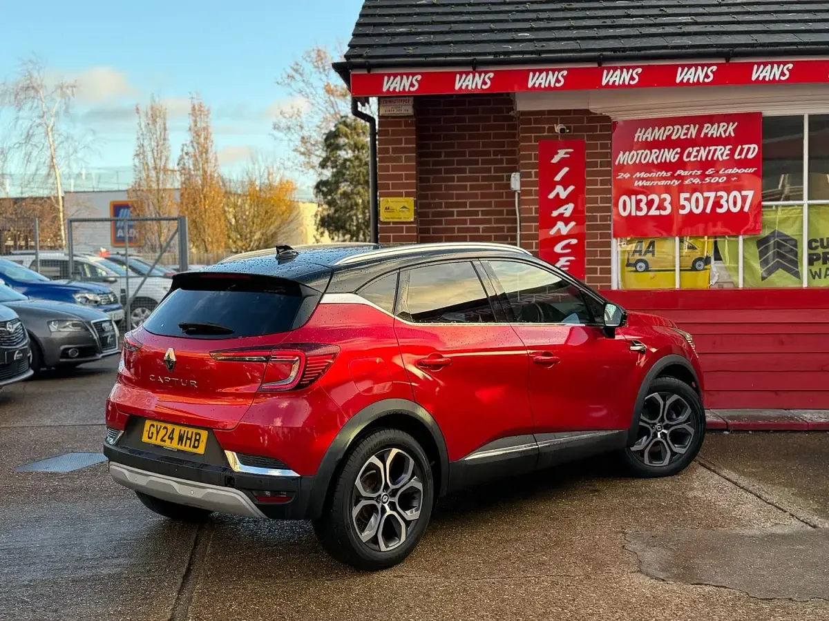 Used Renault Captur Techno 90 HP (66 kW) 2024 Red/black SUV