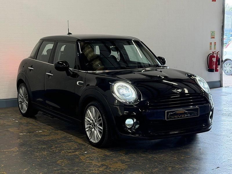 Usado Mini Cooper D Hatch 116 HP (85 kW) 2017 Preto Citadino