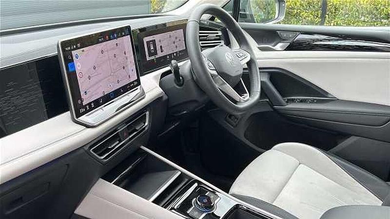 Used VW Tiguan Elegance 150 HP (110 kW) 2025 Green SUV